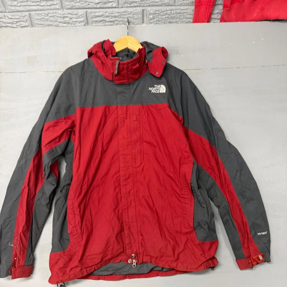The North Face HyVent Hooded Rain Jacket Red Gray Mens‎ Large Colorblock Parka